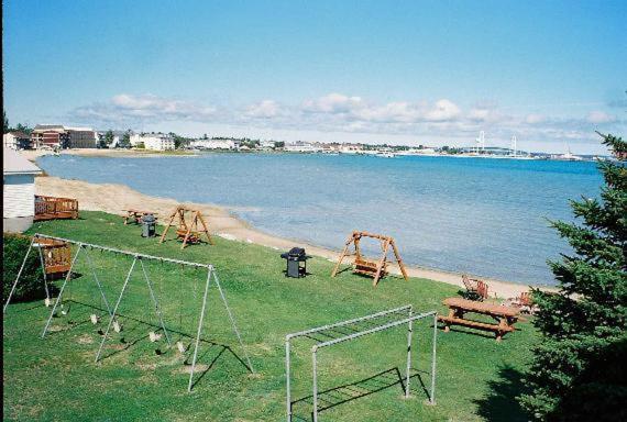 Sunrise Beach Motel Mackinaw City Exterior foto