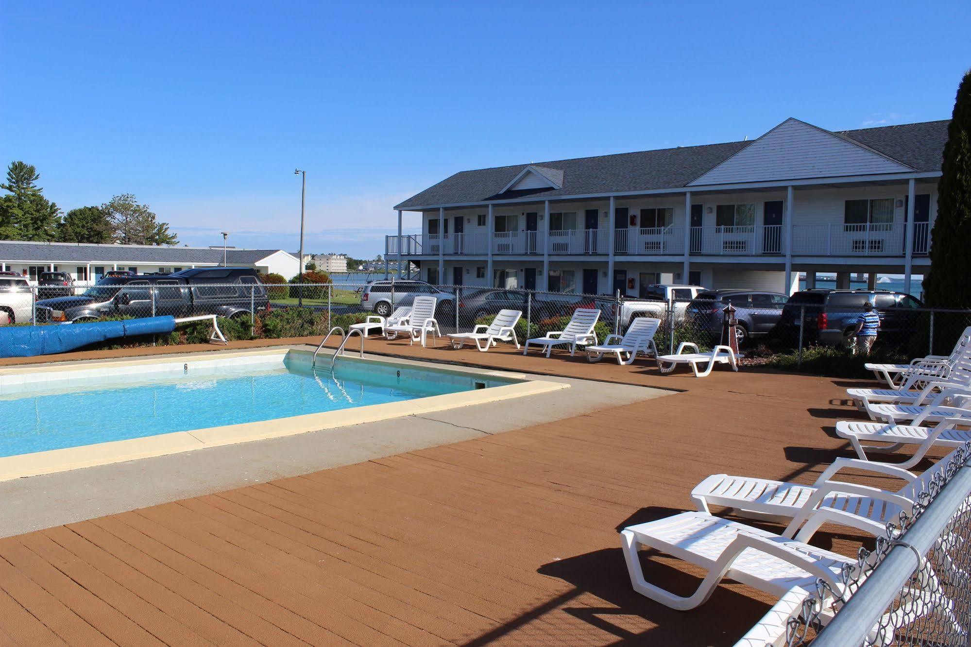 Sunrise Beach Motel Mackinaw City Exterior foto